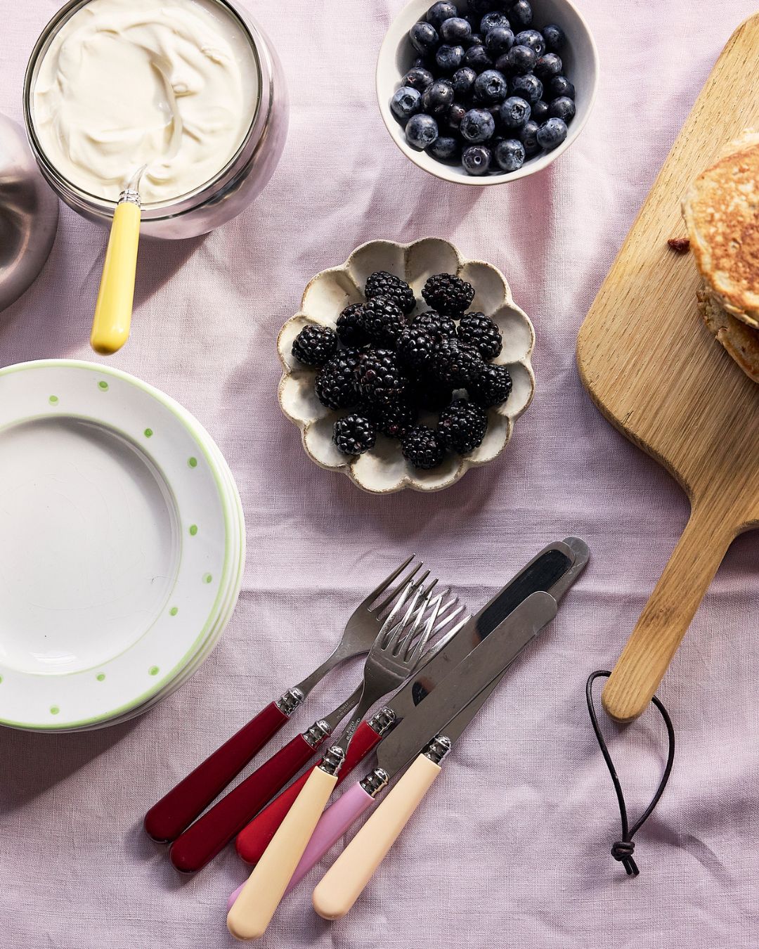 12 Piece Cutlery Set, Reds - Image 3
